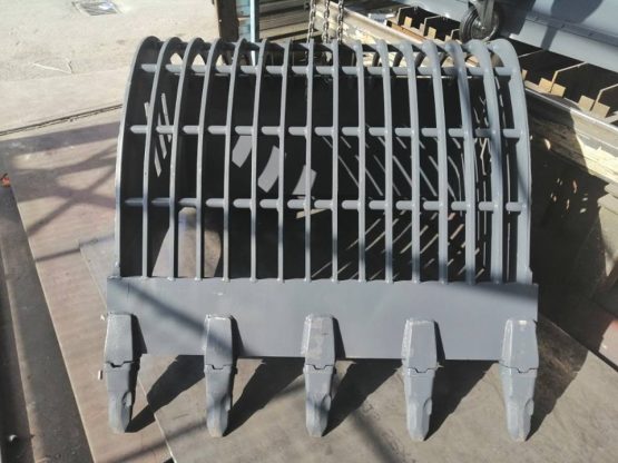 ızgara taş kovası